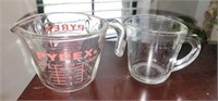Lot of 2 measuring cups