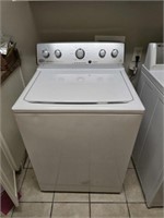 Maytag Clothes Washing Machine Runs Well