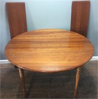 MAPLE DINING TABLE WITH 2 LEAFS