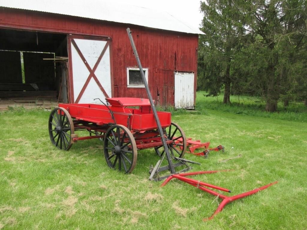 Buckboard horse drawn wagon (circa 1860)