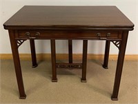 DESIRABLE MAHOGANY DINING TABLE W 3 LEAVES