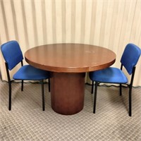 Round Table with (2) Chairs 42" x 29h"   (R# 215)