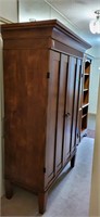 Wood cabinet/dresser