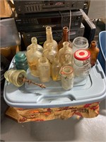 Box lot of vintage bottles/jars/insulators