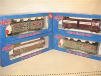 O ATLAS 8085 & 8768 Lot of 4 Freight Cars