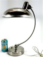 Lampe en stainless steel fonctionnelle