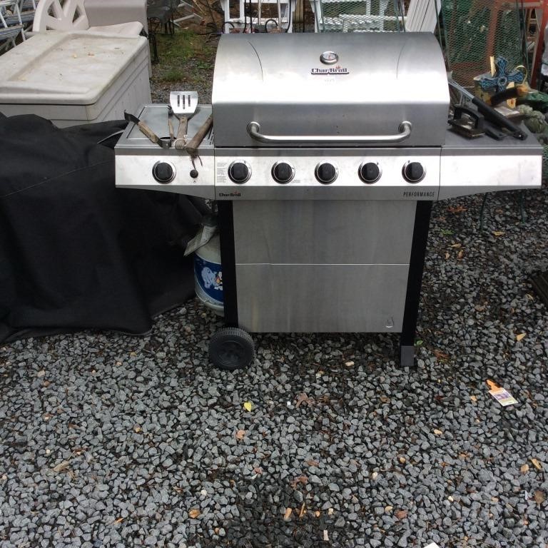 Nearly New Charbroil Performance Burner Gas Grill