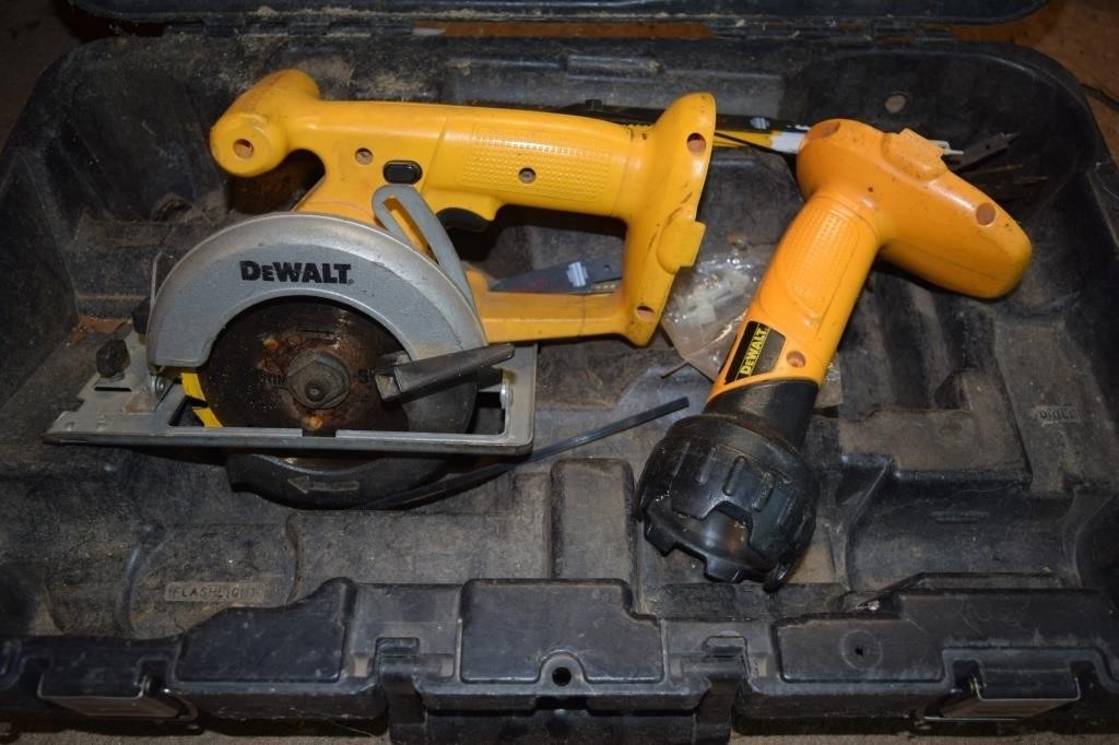 Dewalt Battery, Skill Saw & Light w/ no Batteries