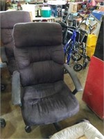 Office chair. Nice, clean. 43x27x23.