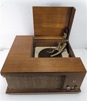 V-M Tri-O-Matic 560A Record Player