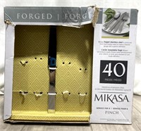 Mikasa Pinch Set (missing 4, Pre Owned)