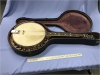 Vintage banjo in a hard case   (3)