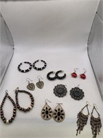 PIERCED EARRING LOT OF 8