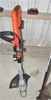 B&D 20V weedeater w/2 batteries & charger