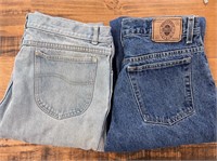 Lot of 2 men’s jeans. See description