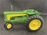 John Deere die-cast tractor w/fenders & 3pt hitch