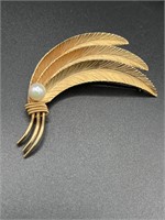 Wells. Gold filed brooch pin.