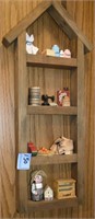 SMALL SHELF WITH KNICKKNACKS