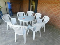 Lot 193  Plastic Patio Set