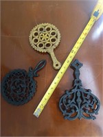 3 PIECES CAST IRON TRIVETS