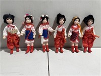 X6 Vintage World Dressed Dolls