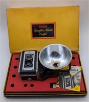 (R) Vtg Camera. Kodak Duaflex 11  Flash Outfit