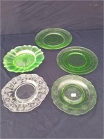 4 Vaseline Glass Plates And Extra