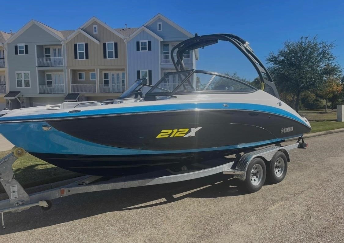 YAMAHA 212X Twin inboards jet boat NEW CONDITION