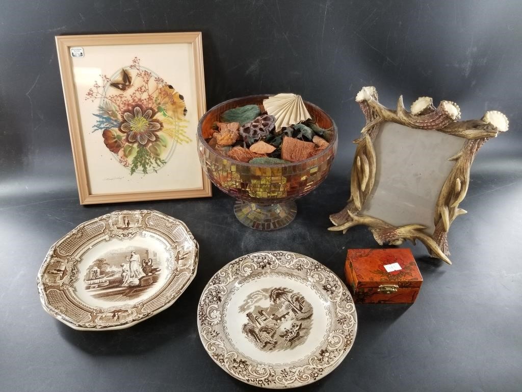 Home Décor: trinket box, bowl, etc.