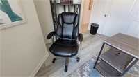 EXECUTIVE OFFICE CHAIR