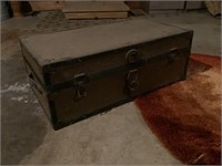 Vintage flat top trunk