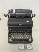 Vintage Royal Black Manual Typewriter - Appears