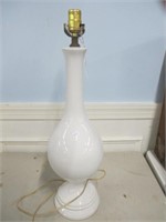 WHITE MODERN LAMP 25"H