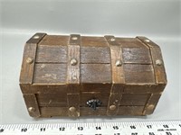 Treasure chest jewelry box filled with jewelry