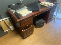 Lot 2 Rooms of office furniture