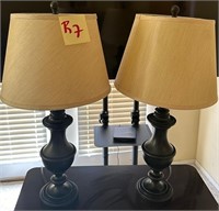 Z - PAIR OF MATCHING TABLE LAMPS (R7)