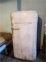 Vtg Kelvinator Refrigerator (working)