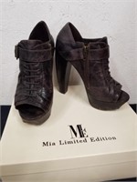 Size 7.5 m Mia limited edition shoes made in