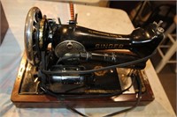 PORTABLE SINGER SEWING MACHINE