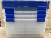 4 plastic containers w/lids