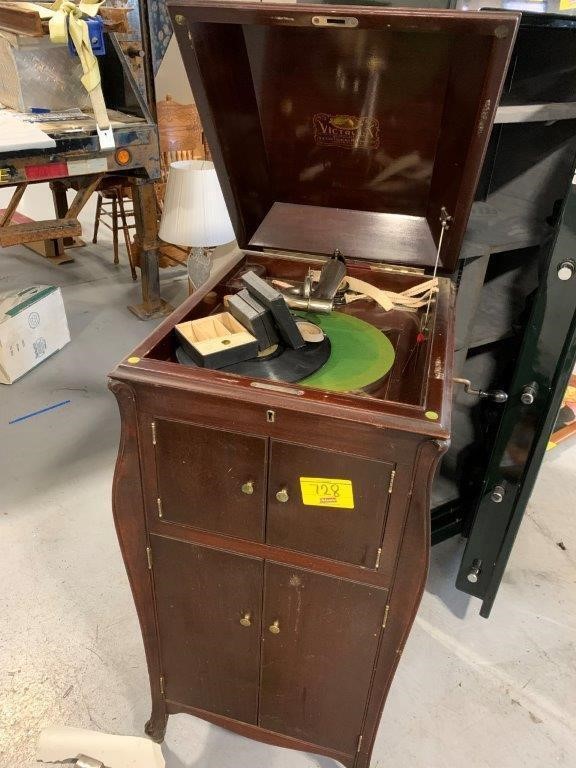 WOODEN VICTROLA TALKING MACHINE RECORD PLAYER