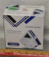 Double sided glass cleaner