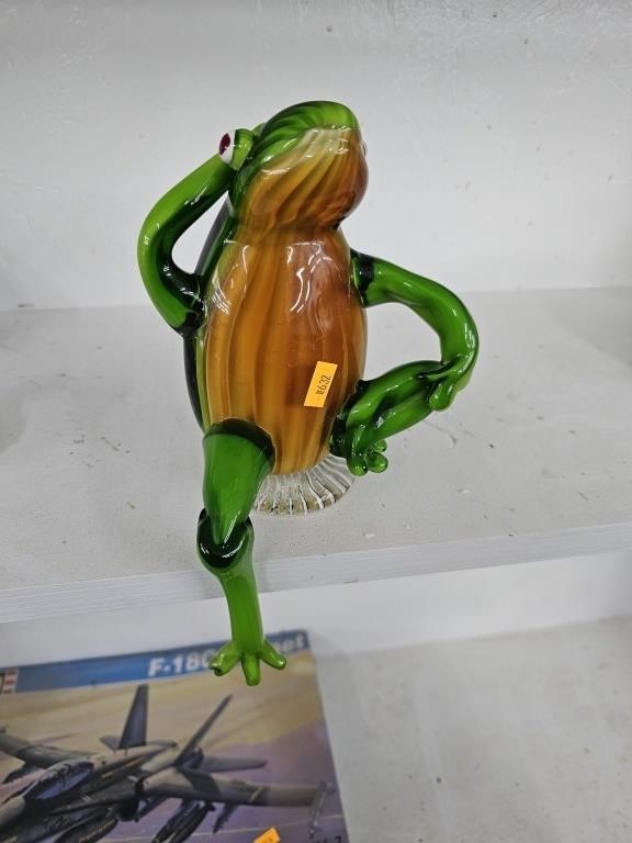 Heavy art glass frog