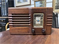 WESTINGHOUSE WOOD CASED RADIO