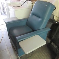 Rolling recline hospital chair w/side folding