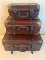 STACKABLE SUITCASES