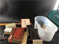 Lot with some vintage religious items: Catholic Bi