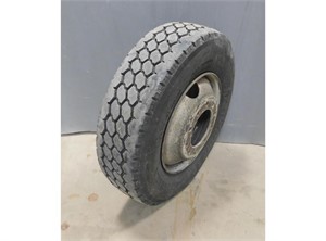 295/75 R22.5 Tire & Wheel