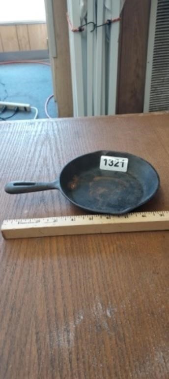 5 1/2'' CAST IRON SKILLET