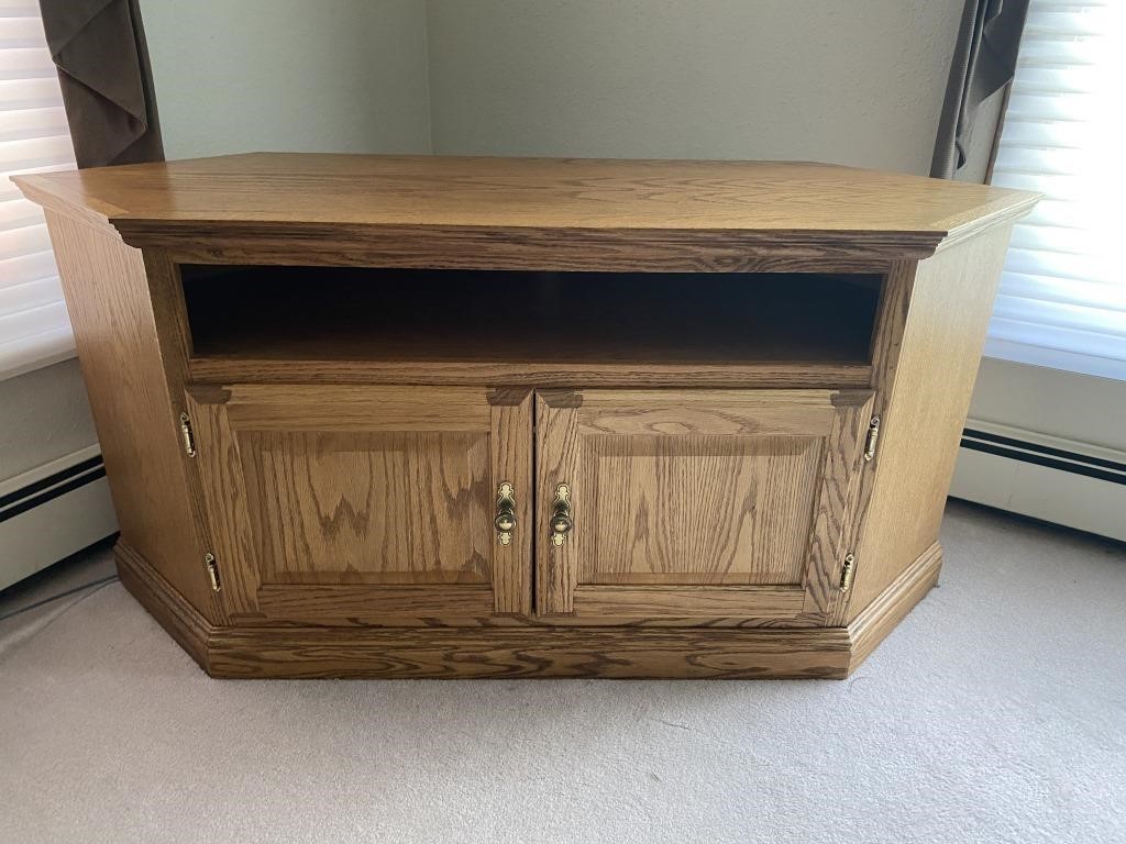 Oak Corner TV Entertainment Stand